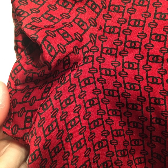 Bebe lacquer red and black silk blouse - Picture 4 of 5